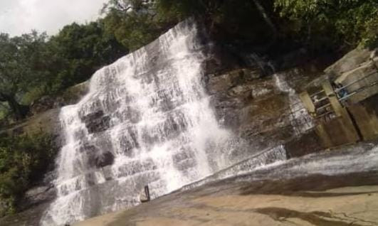 அருவியில் சோகம்...! குளிக்கச் சென்ற 10 வயது சிறுவனுக்கு நேர்ந்த கொடூரம்...!