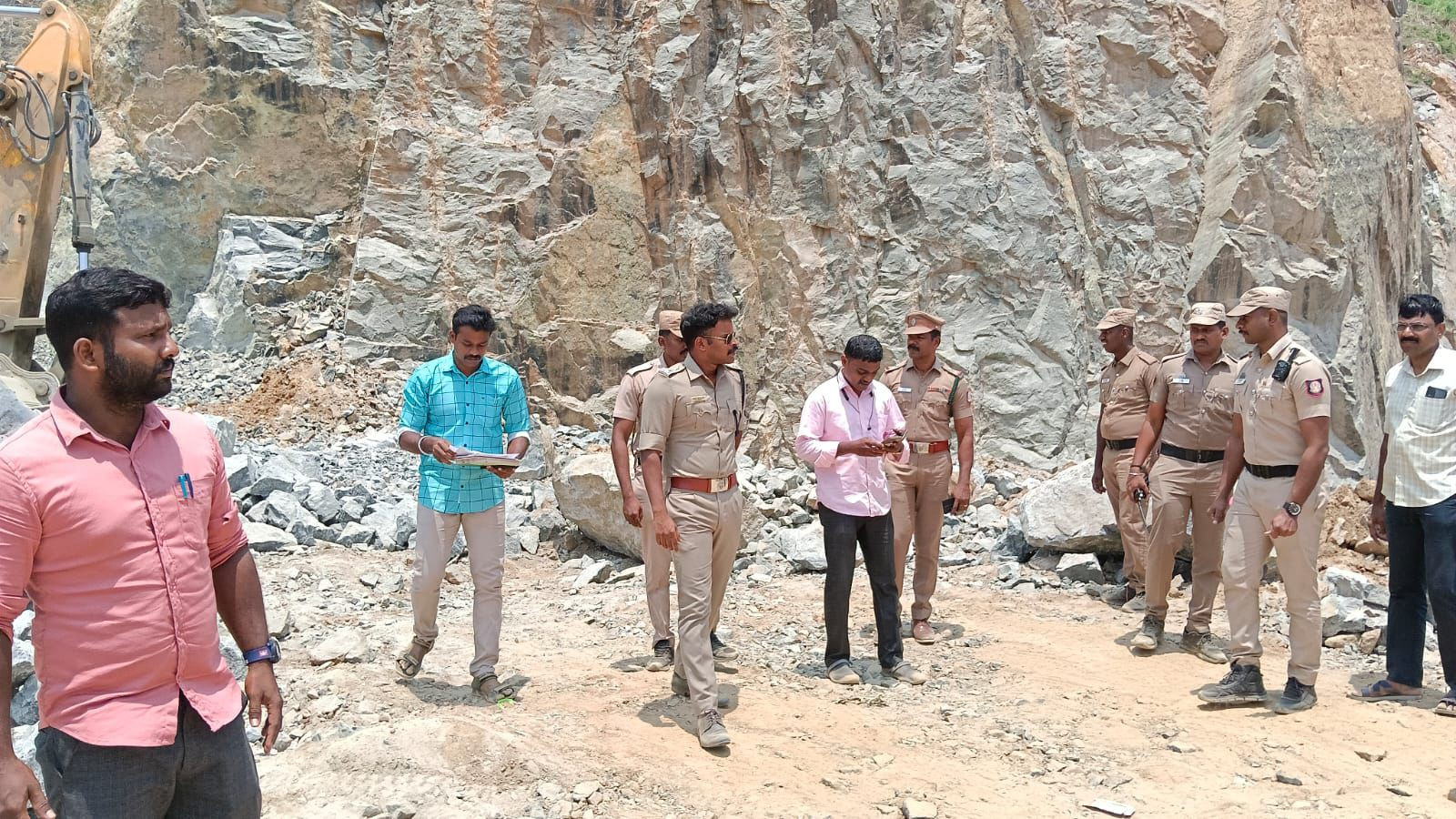 சட்ட விரோத கல் வாரிகளுக்கு சீல் !  குமரி எஸ் பி அதிரடி !! 