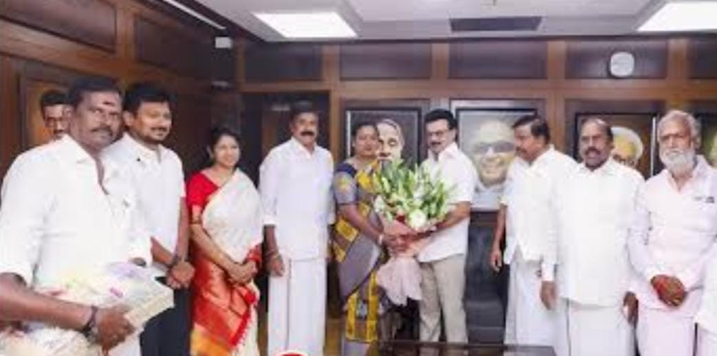 இரவோடு இரவாக டீலங்கை முடித்த மூவர் கூட்டணி  -  தேமுதிக கூட்டணியில் இணைப்பு!  கூட்டணிக் கட்சிகளுக்கு திமுக வைத்த செக் ?