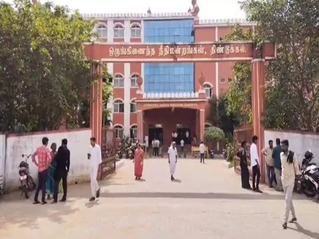 DSP-க்கு பிடிவாரண்டு...! நீதிபதி அதிரடி உத்தரவு...!