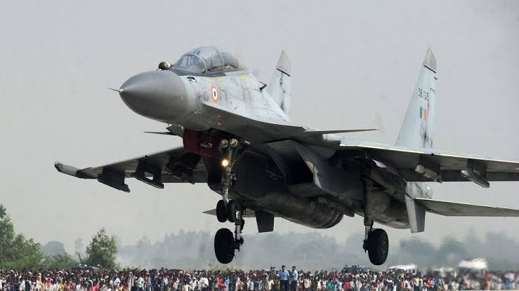 வான்வழி எச்சரிக்கை...! மக்கள் வீடுகளுக்குள் தஞ்சமடைய அறிவுறுத்தல்...!