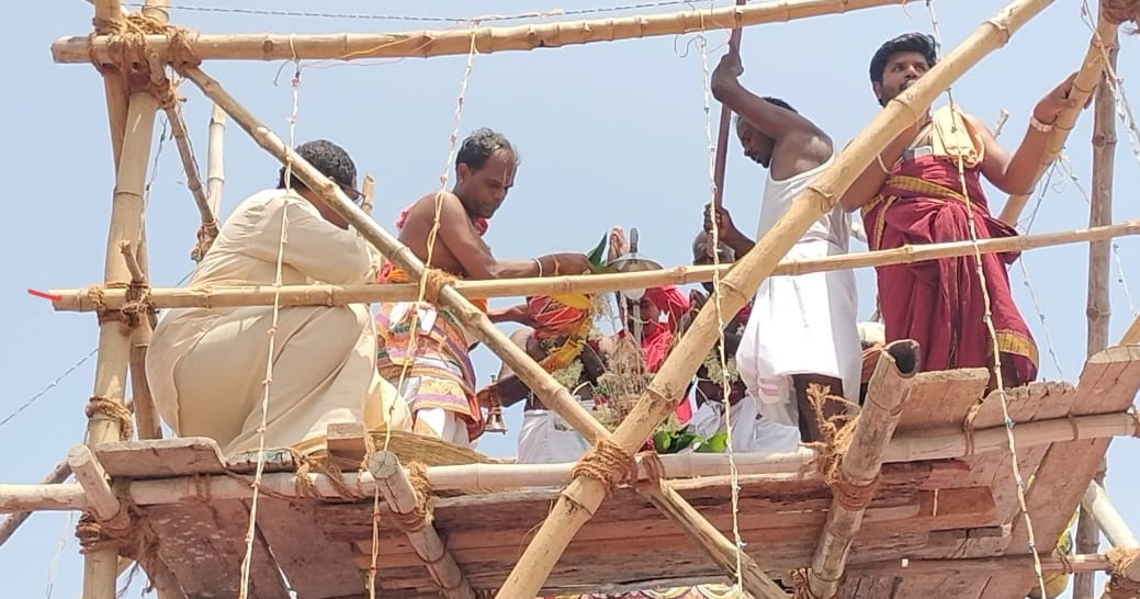 அரசியல் பிரமுகர் தலைமையில்..! அஷ்டபந்தன மகா கும்பாபிஷேகம் கோலாகலம்...!