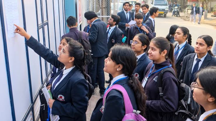 +2 தேர்வில் 'எந்தெந்த' பாடத்தில் சென்டம் தெரியுமா...?