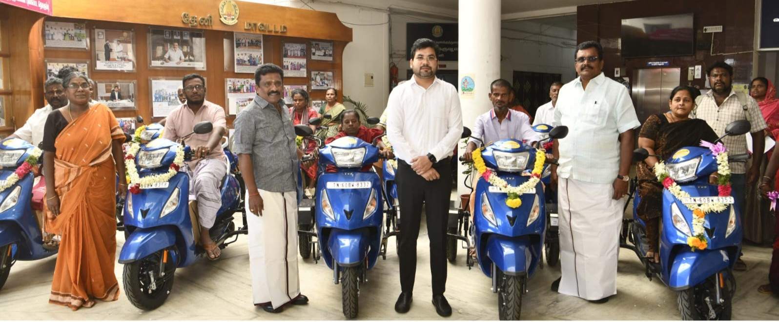 இல்லத்திற்கே சென்று நலத்திட்டங்கள் வழங்கும் உரிமைத் திட்டம்...! பயனாளிகள் பெரும் மகிழ்ச்சி....!