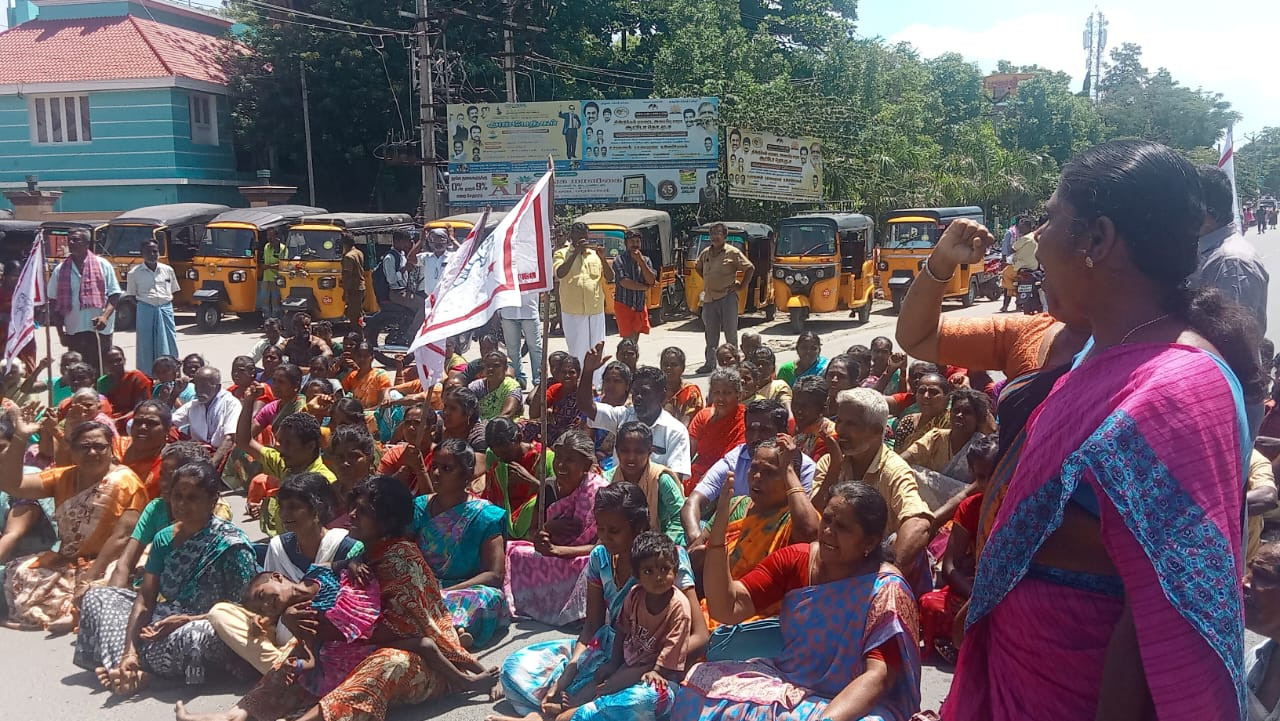 பெண் கொலை..! மாதர் சங்கத்தினர் சாலை மறியல்..! திடீர் பரபரப்பு..!