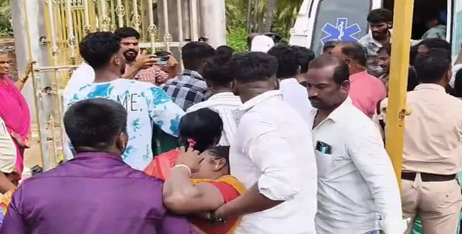 கொடூர சம்பவம்....! கூட்ட நெரிசல்...! ஏகாதசி தரிசனத்தில் 9 பேர் பலி...! 