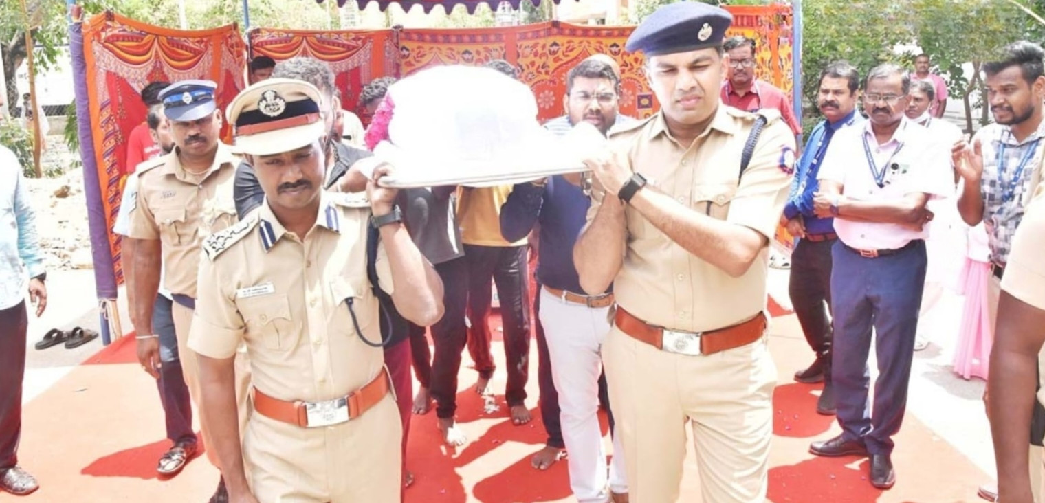 பெரும் சோகம்...! மறைந்த டிஎஸ்பி...! கலெக்டர் எஸ்பி மரியாதை..!