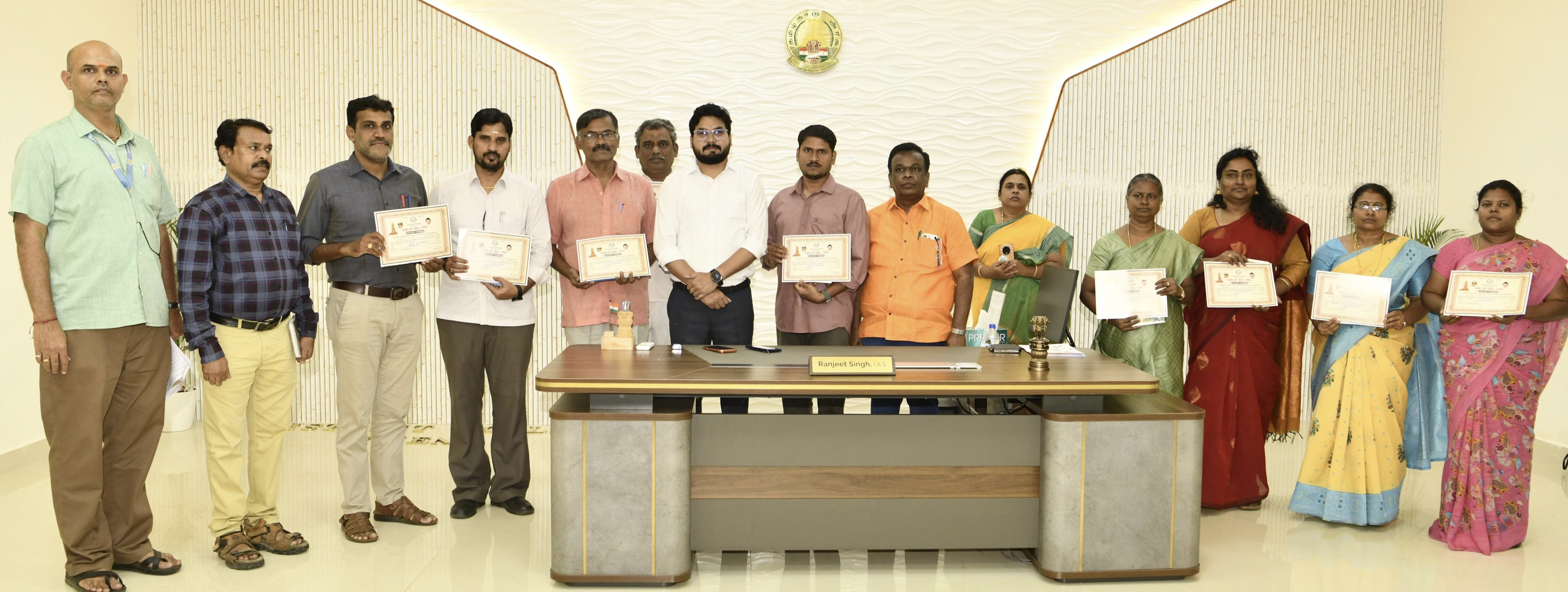 அரசு பணியாளர்கள் ஆசிரியர்களுக்கு கலெக்டர் ரஞ்சித் சிங் பாராட்டு...!!!