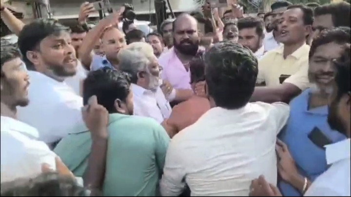 தொண்டர் தீக்குளிக்க முயற்சி...! தடுத்து நிறுத்திய அமைச்சர்...! 