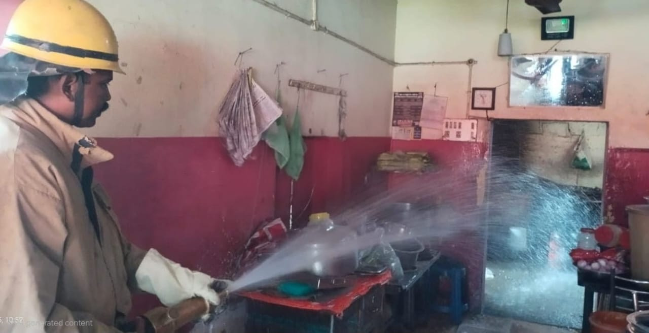 ஹோட்டலில் கேஸ் கசிவு...! தீ விபத்து...! விரைந்து வந்து வீரர்கள்...!