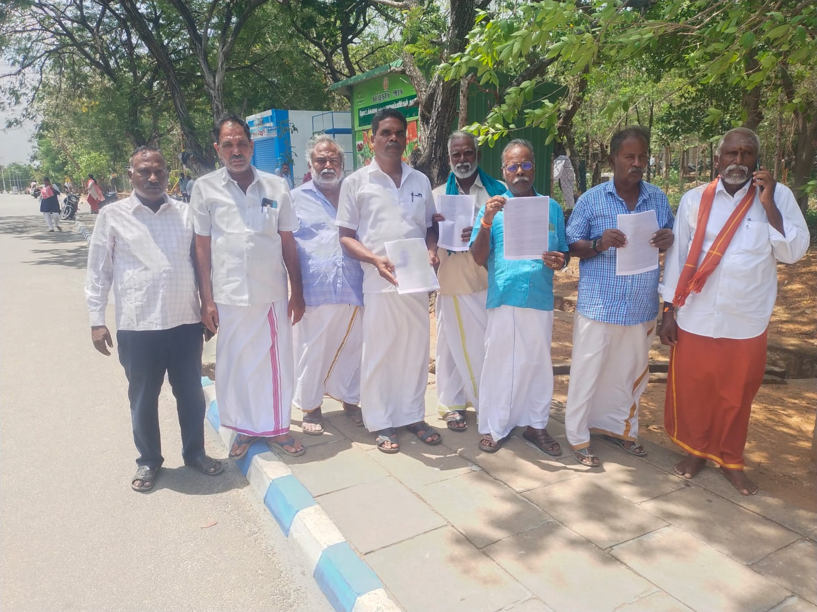 கலெக்டர் அலுவலகத்தில் விவசாயிகள் மனு..!