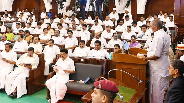 சட்டசபையில் பரபரப்பு...! மூன்று உறுப்பினர்கள் வெளிநடப்பு...! 