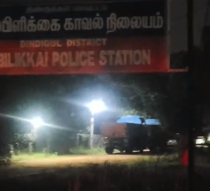 நள்ளிரவு அதிரடி..! 2 லாரிகள் சுற்றி வளைப்பு..! போலீசார் அதிரடி வேட்டை..!