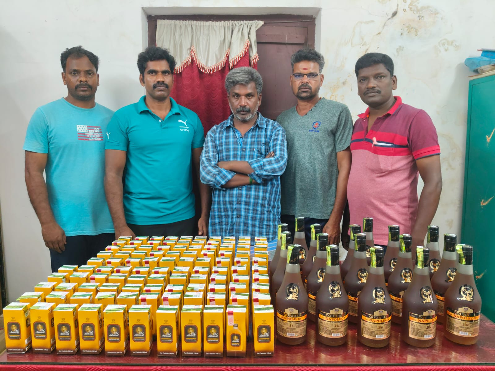 பாண்டிச்சேரி சரக்கு விற்பனை ஒருவர் கைது...!!!!