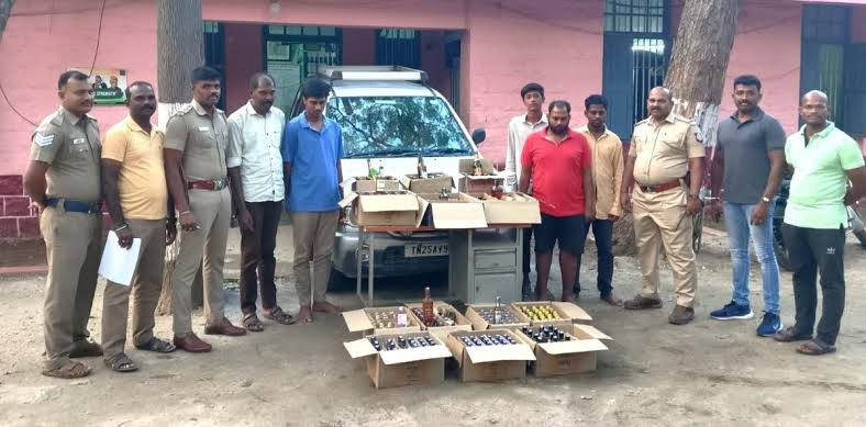 சினிமா பாணியில் மது திருட்டு...! வசமாக சிக்கிய 5 பேர்...! அதிரடி காட்டிய போலீஸ்....!