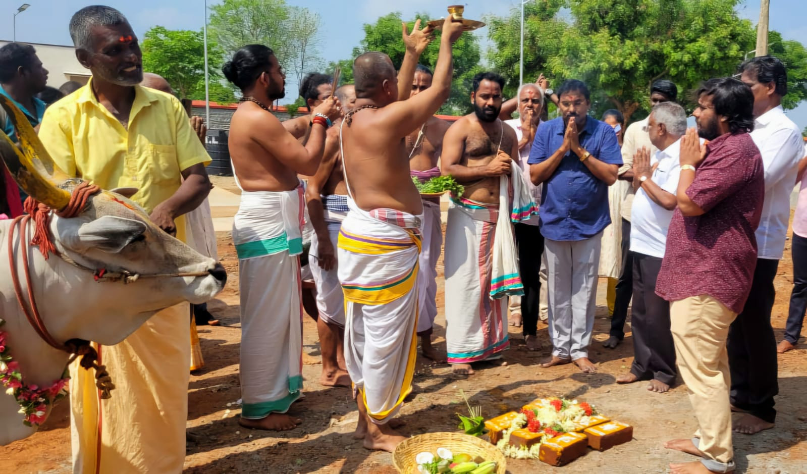 நரசிம்மர் கோவிலில் கோசாலை பூமி பூஜை...! திமுக பிரமுகர் மற்றும் ஏராளமான பக்தர்கள் பங்கேற்பு...!